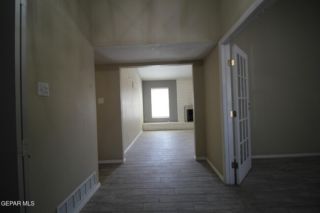 Building Photo - 351 Duanesburg St