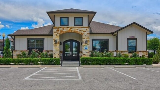 Building Photo - 1650 River Rd