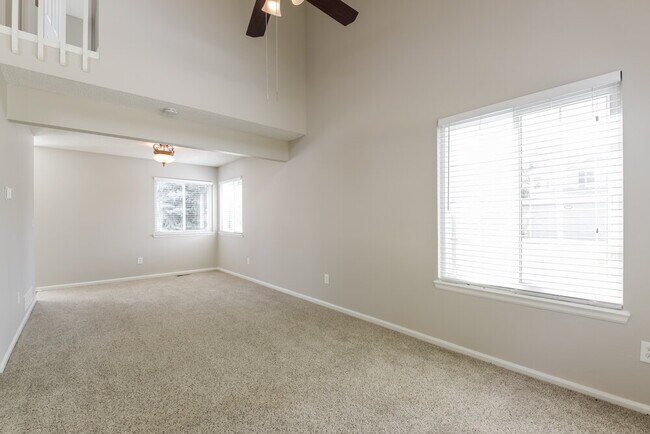 Building Photo - 9810 Rosewalk Dr