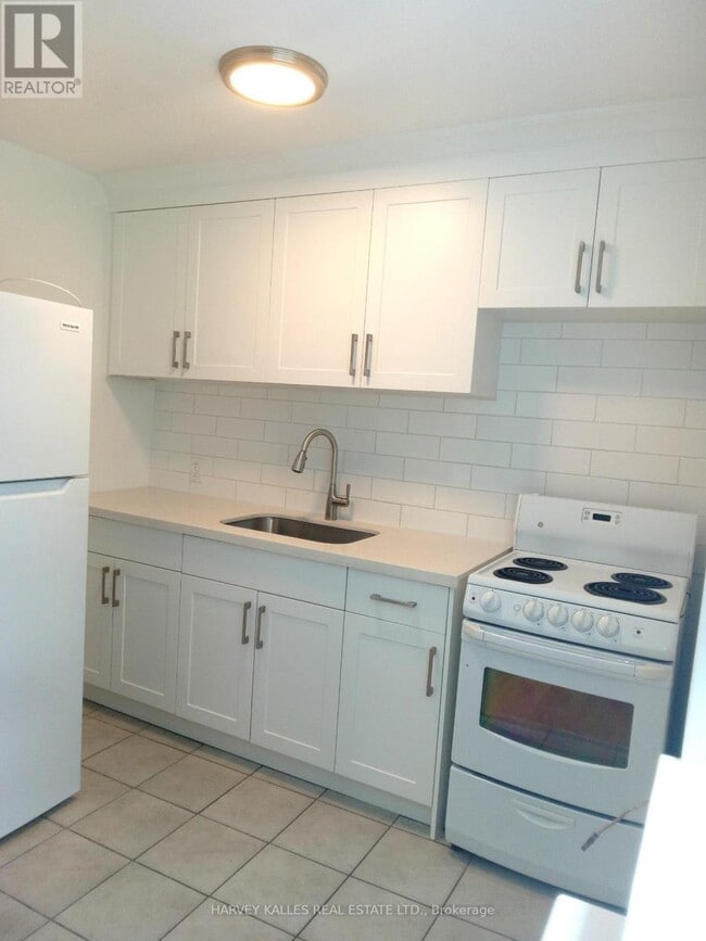 Building Photo - 464-464 Summerhill Ave