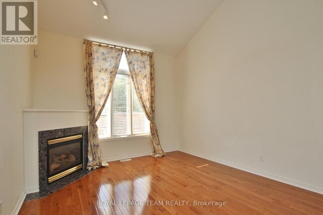 Photo du bâtiment - 30 Bishops Mills Way