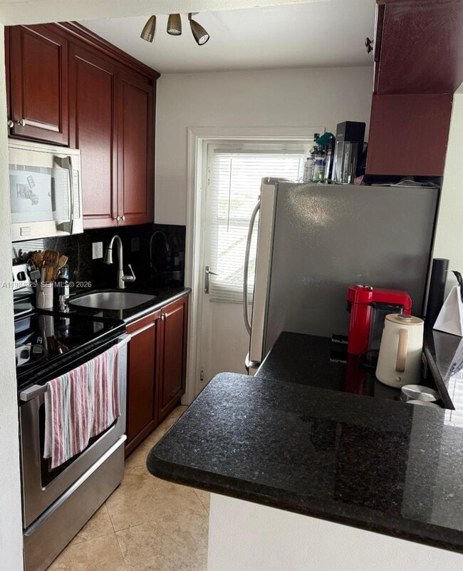 Building Photo - 2185 NE 123rd St