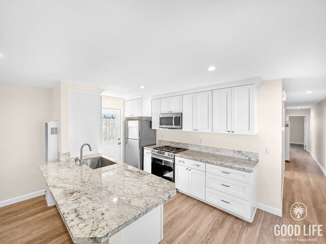 Building Photo - Beautiful 3BD/2BA W/ Updated Kitchen and Backyard in Morena!