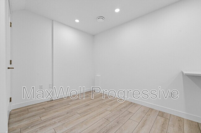 Building Photo - 13516-13115 115 Ave NW