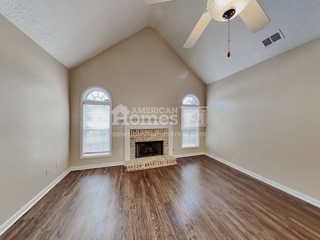 Building Photo - 2021 Parador Bend