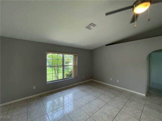 Foto del edificio - 211 NE 7th Pl