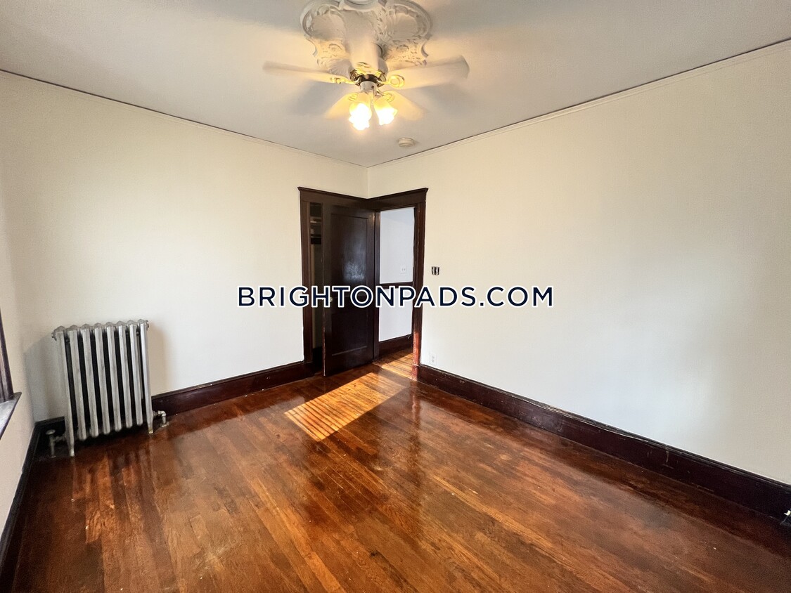 Primary Photo - 70 Montcalm Ave