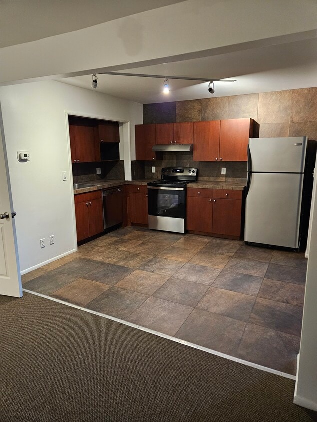 Kitchen open - 4110 W Burbank Blvd