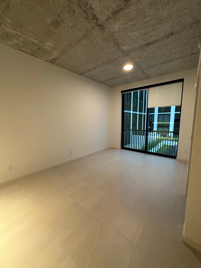 Foto del edificio - 2724 NW 1st Ave