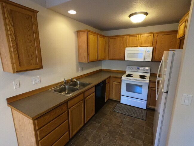 Kitchen - 1653 NE Lotus Dr