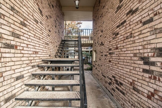 Foto del edificio - 12 Months, One's on Us—Your Last Month is ...