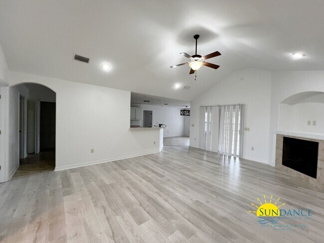 Building Photo - Custom details in this show stopping Crest...
