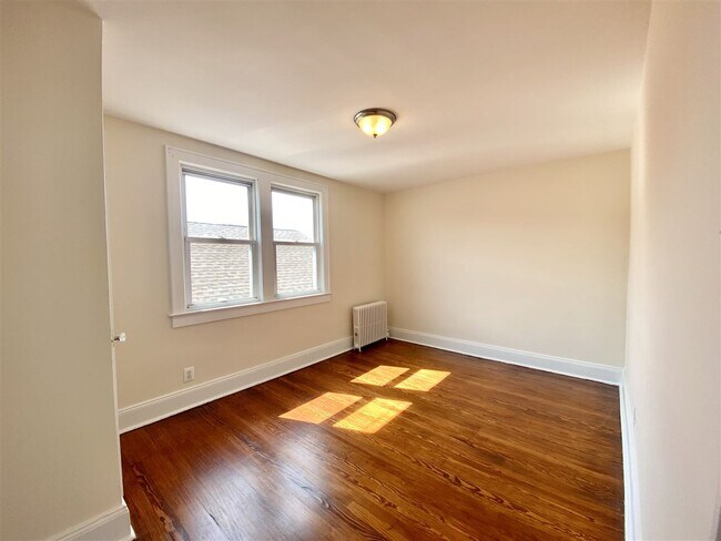 Building Photo - 726 Avenue A