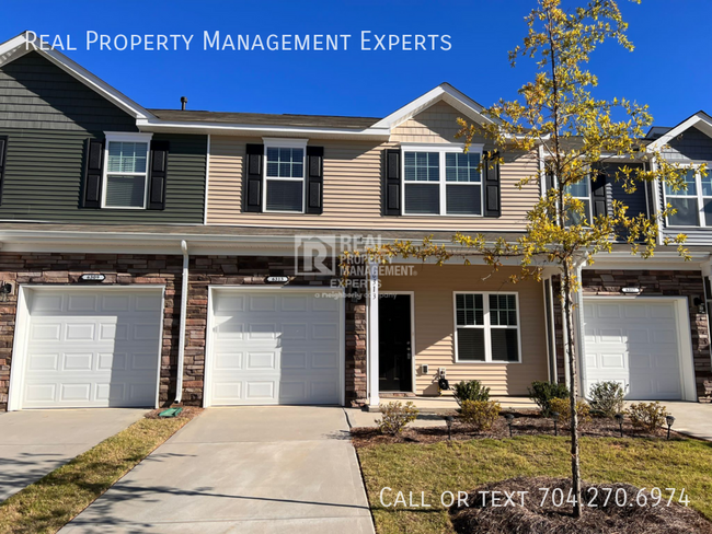 Building Photo - Beautiful 3BR 2.5BA Townhouse in Charlotte!