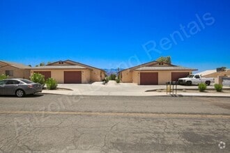 Building Photo - 2050 Magnolia Dr