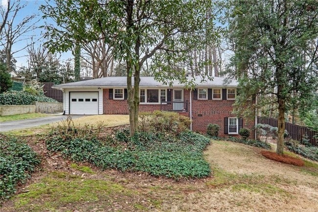 Photo - 2560 Skyland Trail NE House