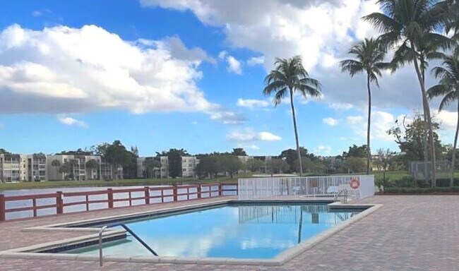 Foto del edificio - 9411 Evergreen Pl