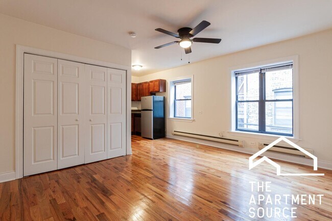 Photo - 817 W Cornelia Ave (Chicago, IL) Apartment