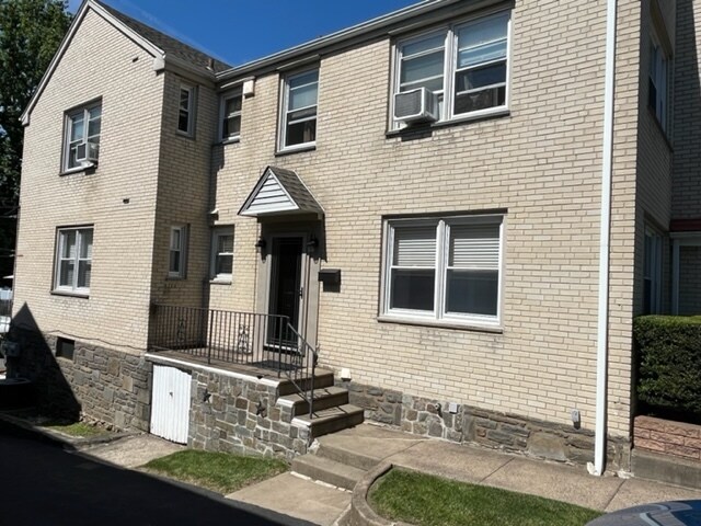 Building Photo - 4107 Woodland Ave