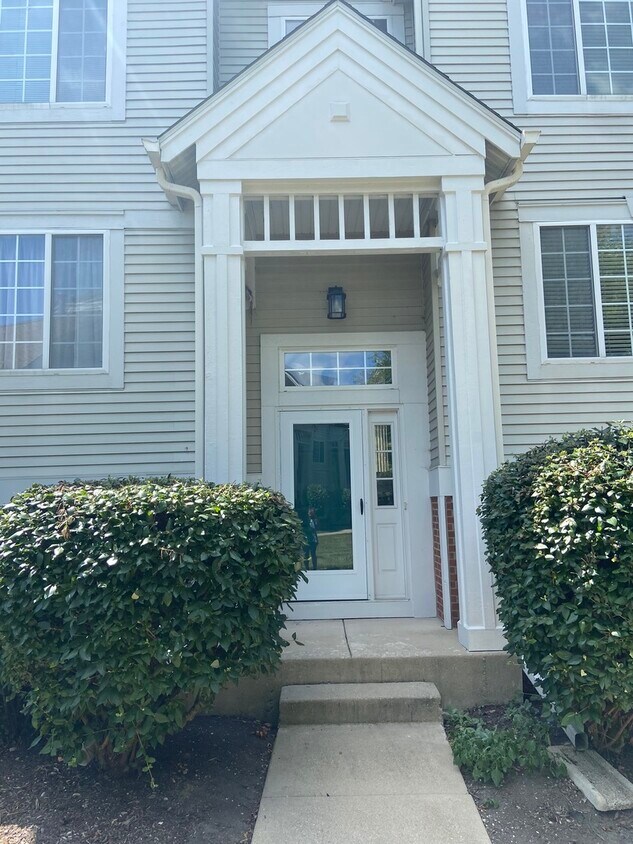 2205 Daybreak Dr, Aurora, IL 60503 Townhouse for Rent in Aurora, IL