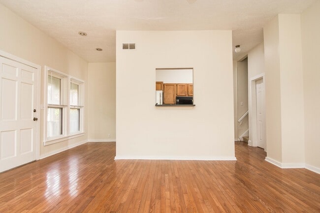 Building Photo - 826 Broadway St