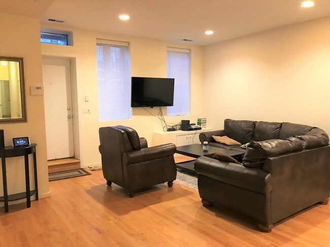 Building Photo - 1719 W Pierce Ave