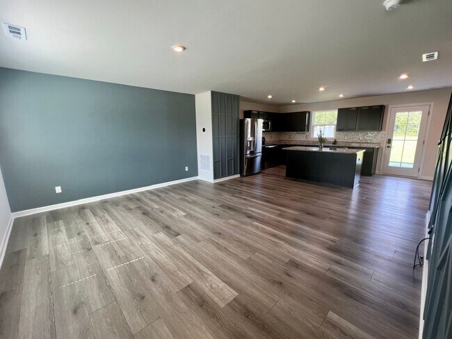 Foto del edificio - 5235 Compass Way