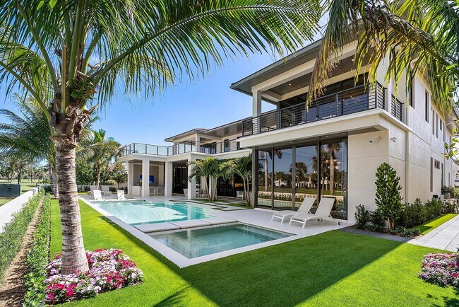 Foto del edificio - 329 Royal Palm Way