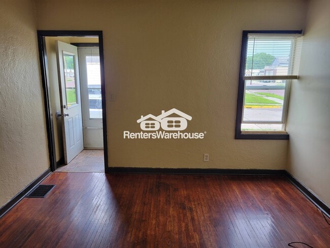 Building Photo - 401 N Dewey St