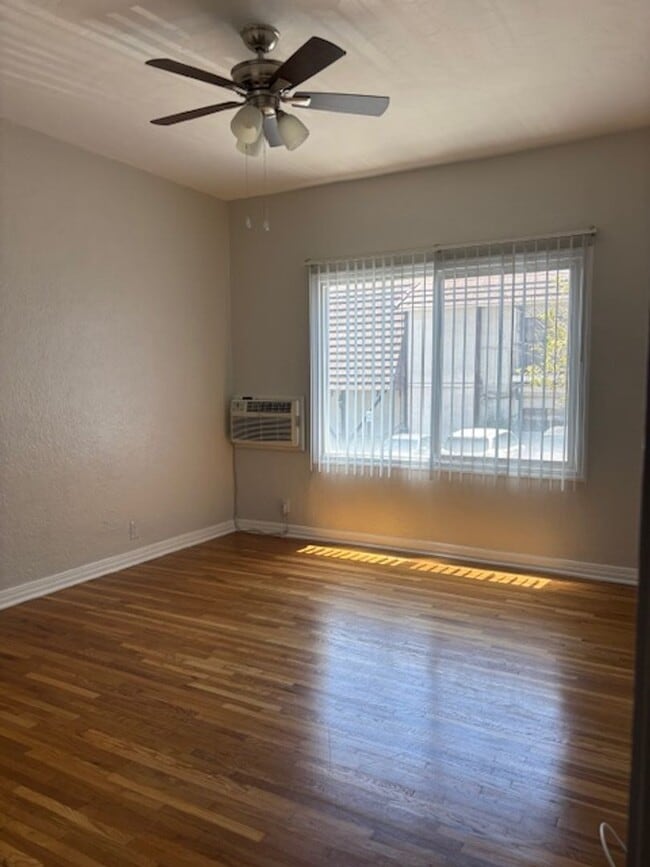Building Photo - Beautiful spacious and bright apartment in the Pasadena Area
