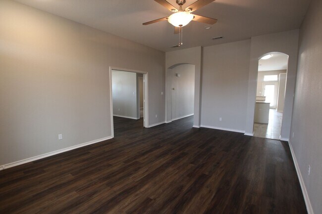 Building Photo - Stunning 3 bed 2 bath in Whitehouse ISD!
