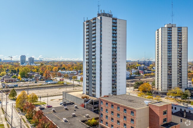 Photo du bâtiment - Colborne Place