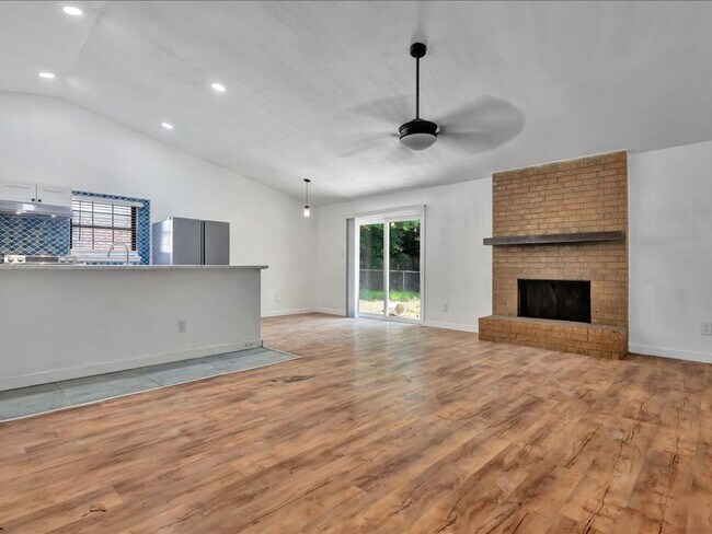 Foto del edificio - 3-bedroom, 2-bath home