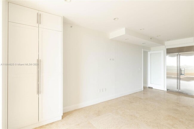 Building Photo - 765 Crandon Blvd