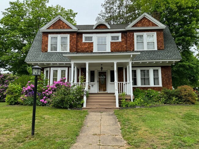 Foto del edificio - 98 Alden Ave