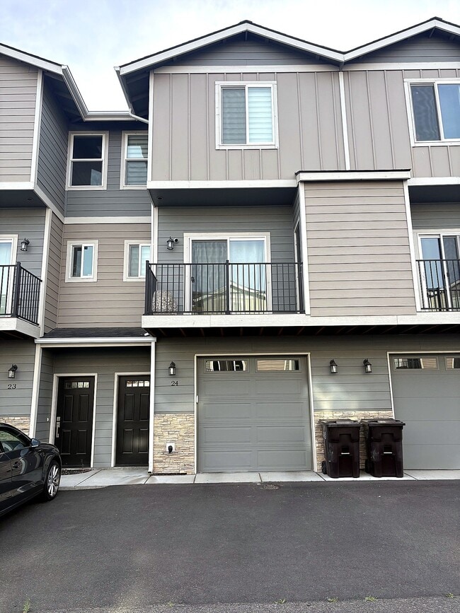 2600 Racquet Ln