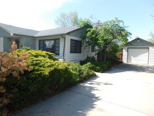 Building Photo - Great Family Home