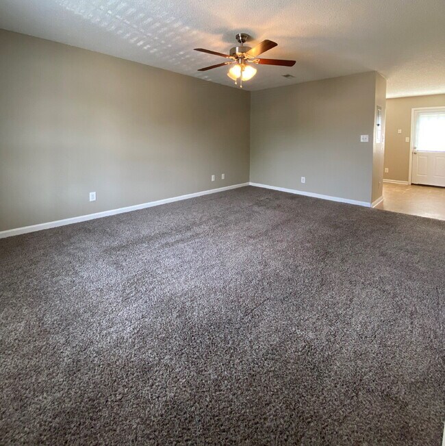 Building Photo - 541B PATRIOT PARK CT, CLARKSVILLE, TN 37042