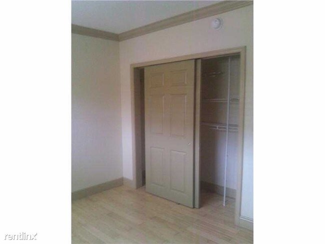 Building Photo - 1 br, 1 bath  - 660 NE 11th Ave Apt 104