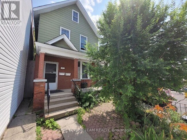 Building Photo - 14 Poplar St