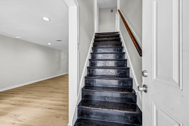 Building Photo - 844 E 37th St