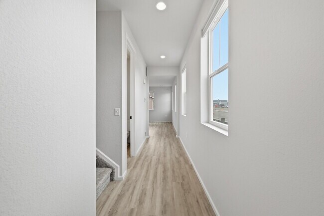 Foto del edificio - $2,740.95 with $300 off the first month's rent, 3 Beds - 2.5 Bath, Single Family Home in Dr Monum...