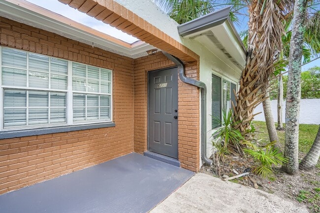 Building Photo - Brisa Apartment Homes