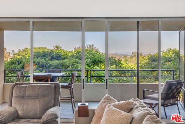 Foto del edificio - 4337 Marina City Dr