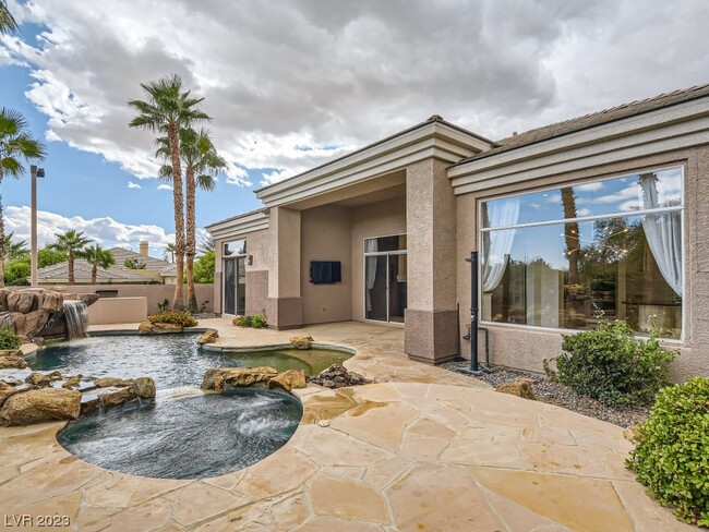 Building Photo - 300 Pinon Hills Ct