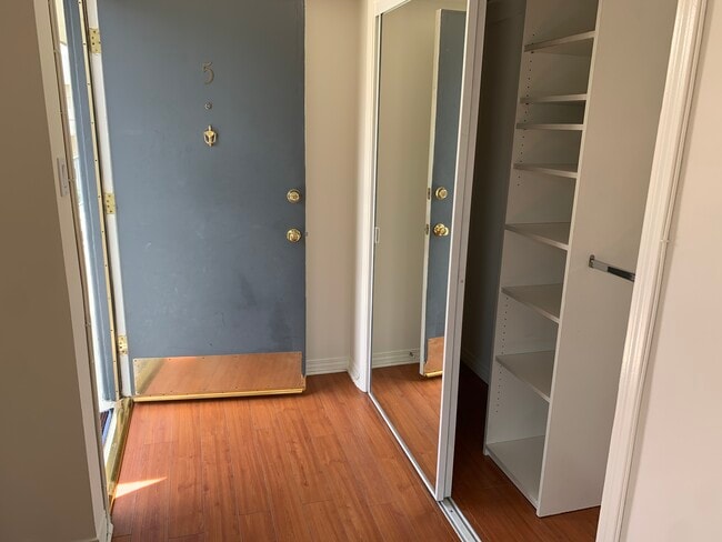 Closeted entry - 1841 Veteran Ave