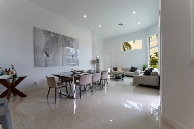 Foto del edificio - 4021 E Lake Estates Dr