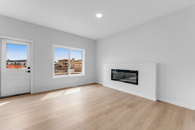 Photo du bâtiment - 6381-6381 King Wynd SW