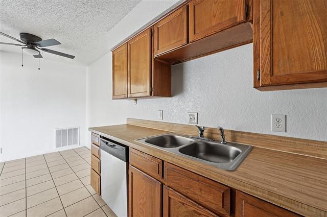 Building Photo - 6833 S Creek Dr