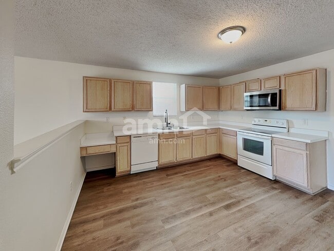 Building Photo - 16136 Shawnee Trl